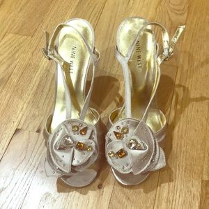Nude flower sandals